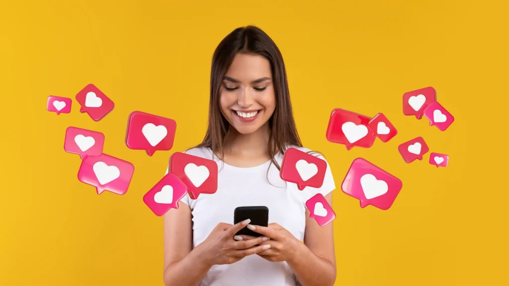 Une femme sur son smartphone qui gagne des j'aime